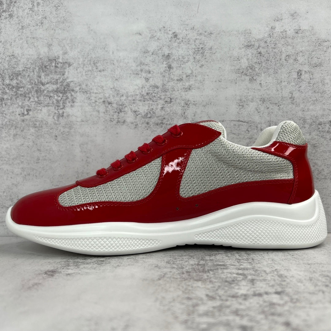 Zapatillas deportivas rojas de alto rendimiento