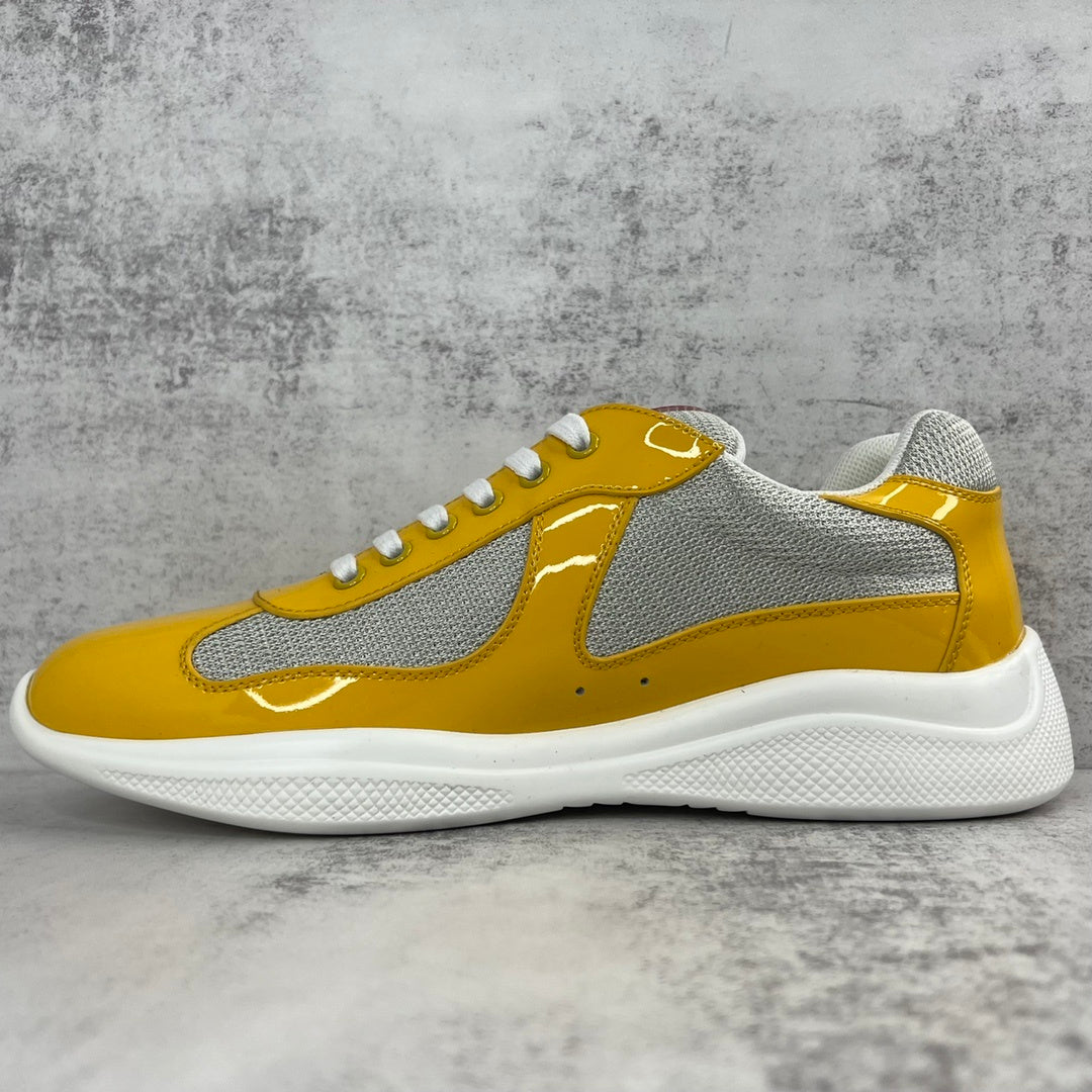Zapatillas deportivas amarillas de alto rendimiento