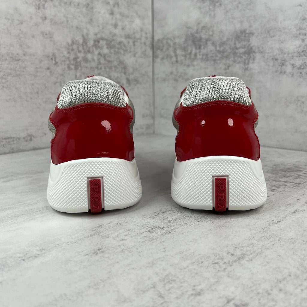 Zapatillas deportivas rojas de alto rendimiento