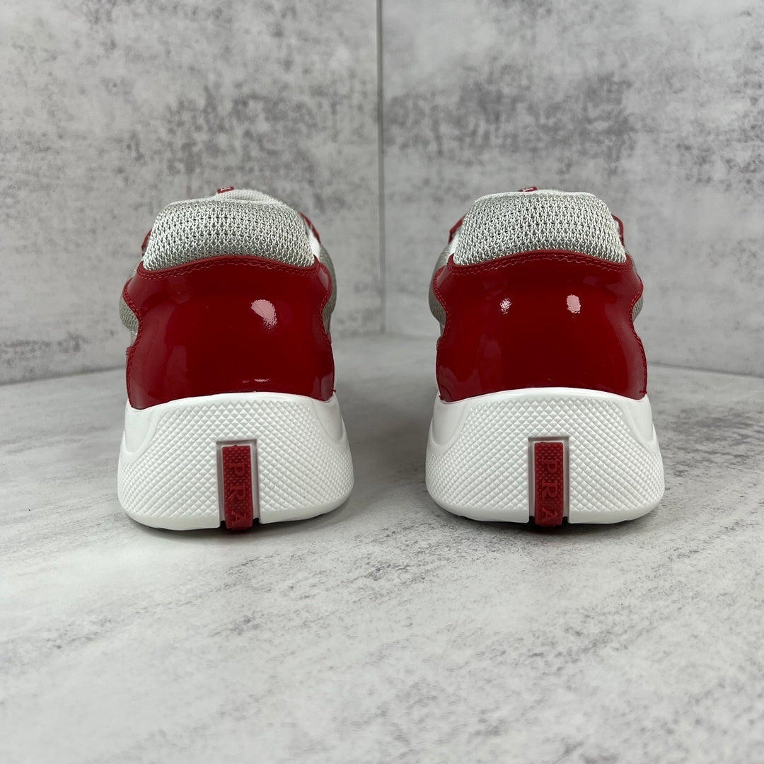 Zapatillas deportivas rojas de alto rendimiento