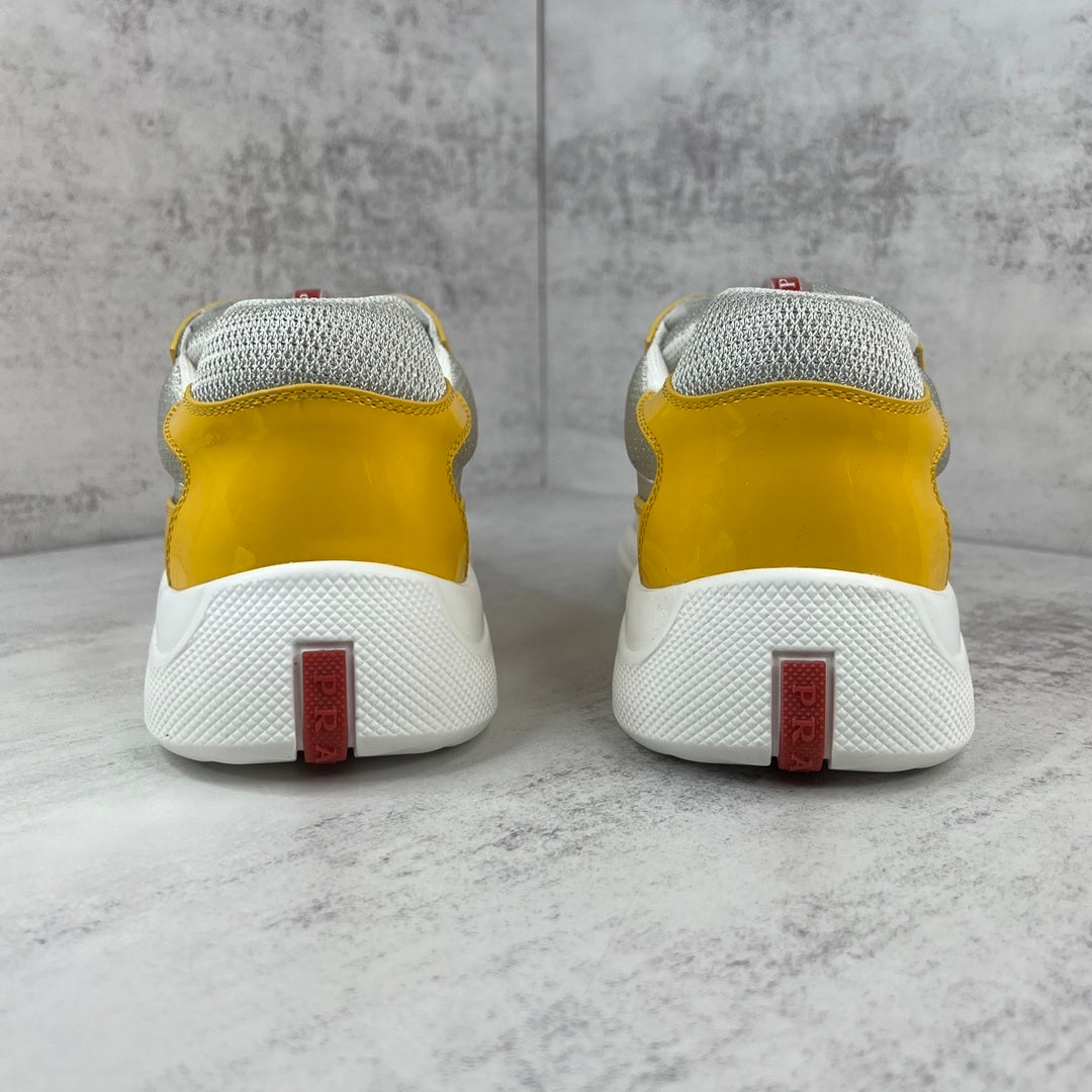 Zapatillas deportivas amarillas de alto rendimiento