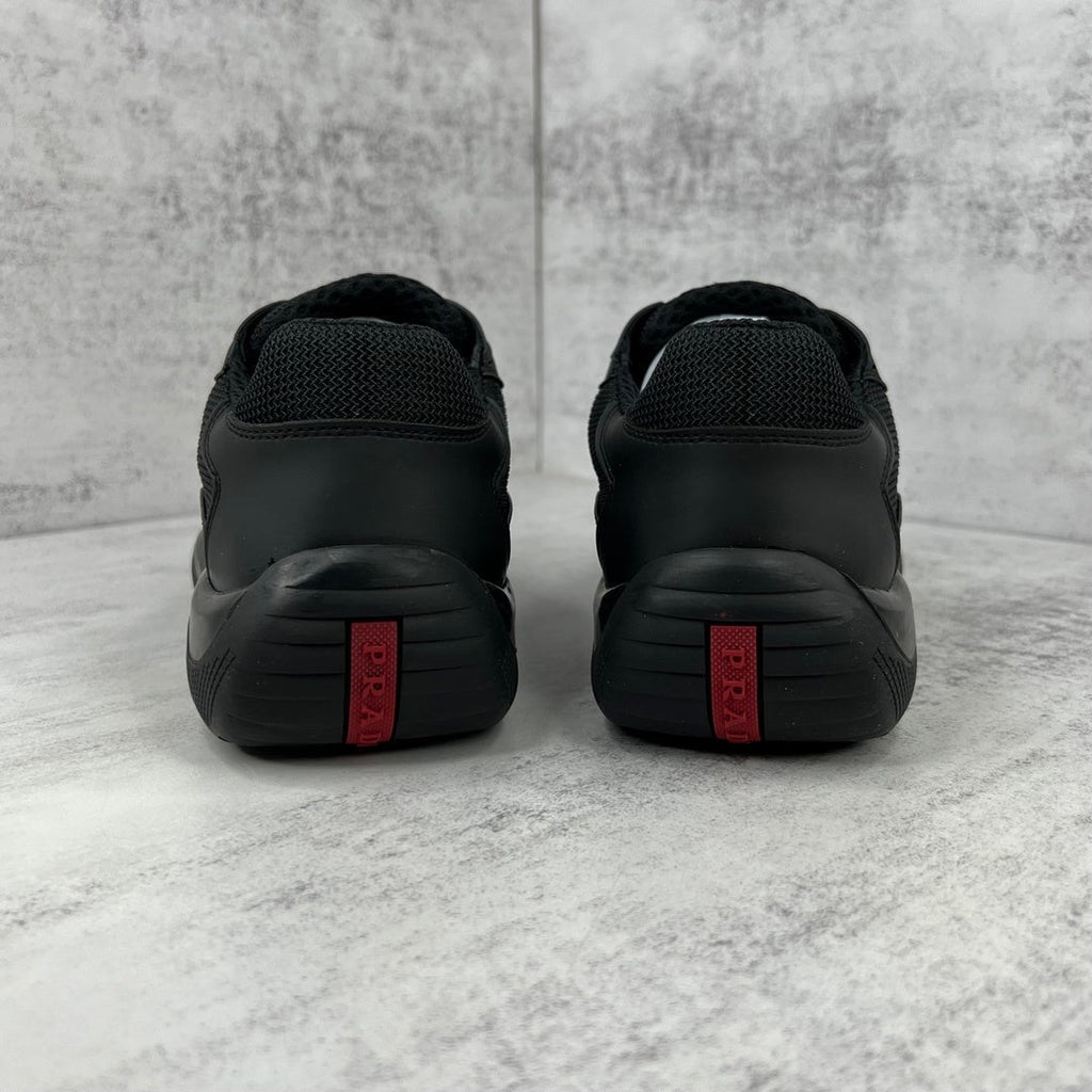 Zapatillas deportivas negras de alto rendimiento