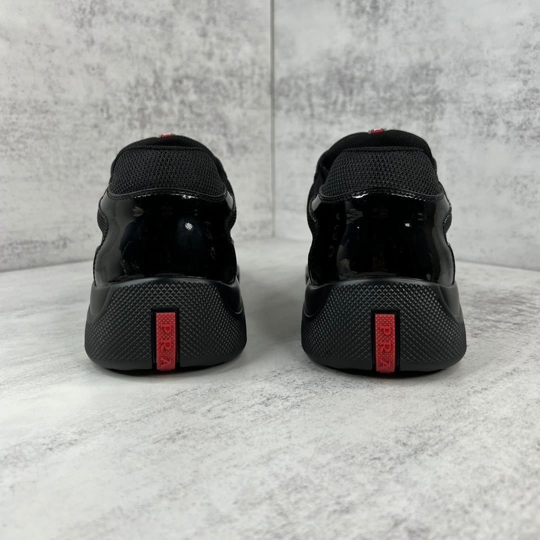 Zapatillas deportivas negras de alto rendimiento