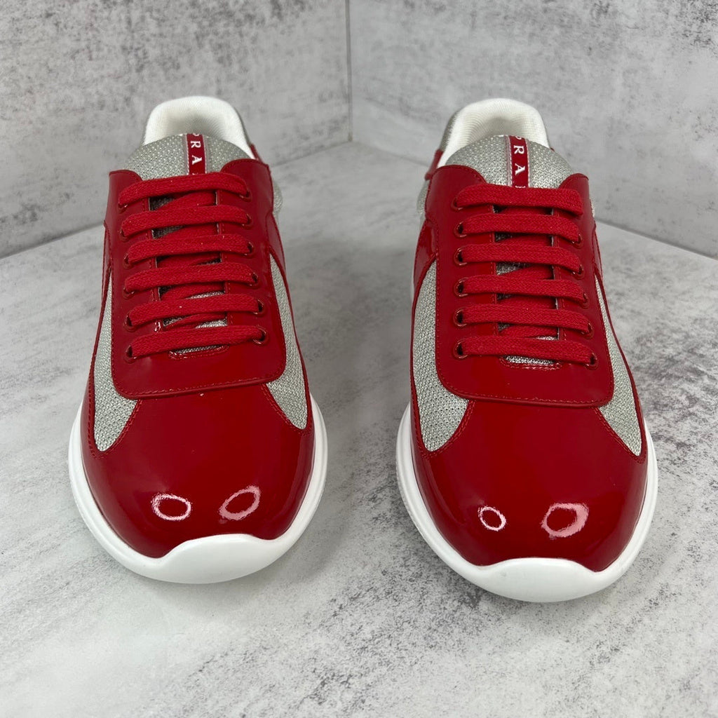 Zapatillas deportivas rojas de alto rendimiento