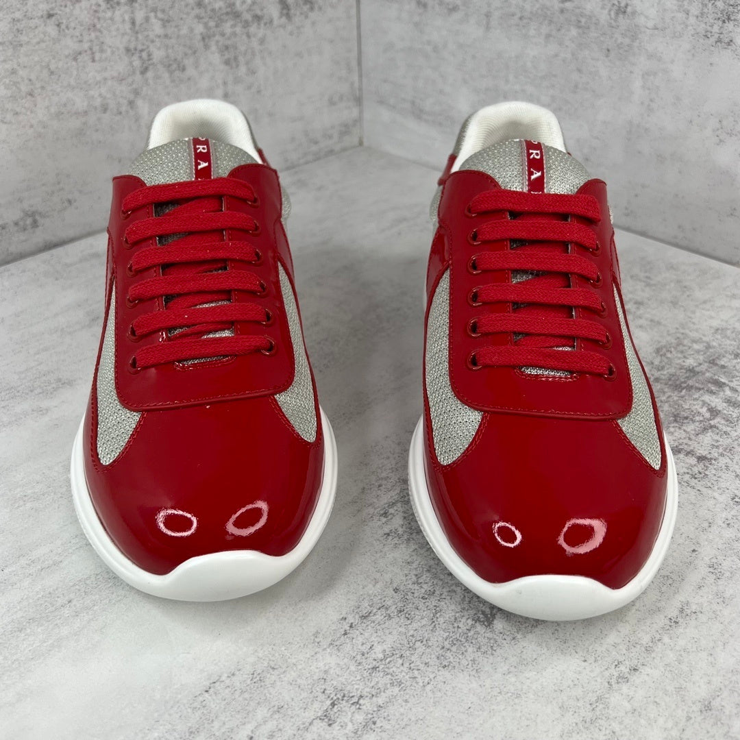 Zapatillas deportivas rojas de alto rendimiento