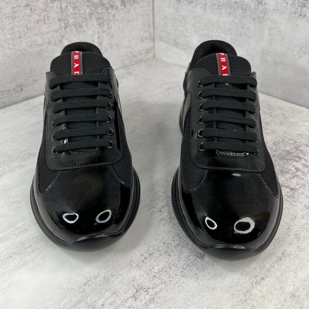 Zapatillas deportivas negras de alto rendimiento
