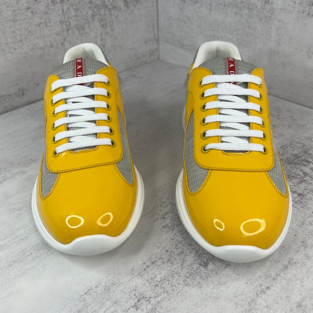Zapatillas deportivas amarillas de alto rendimiento