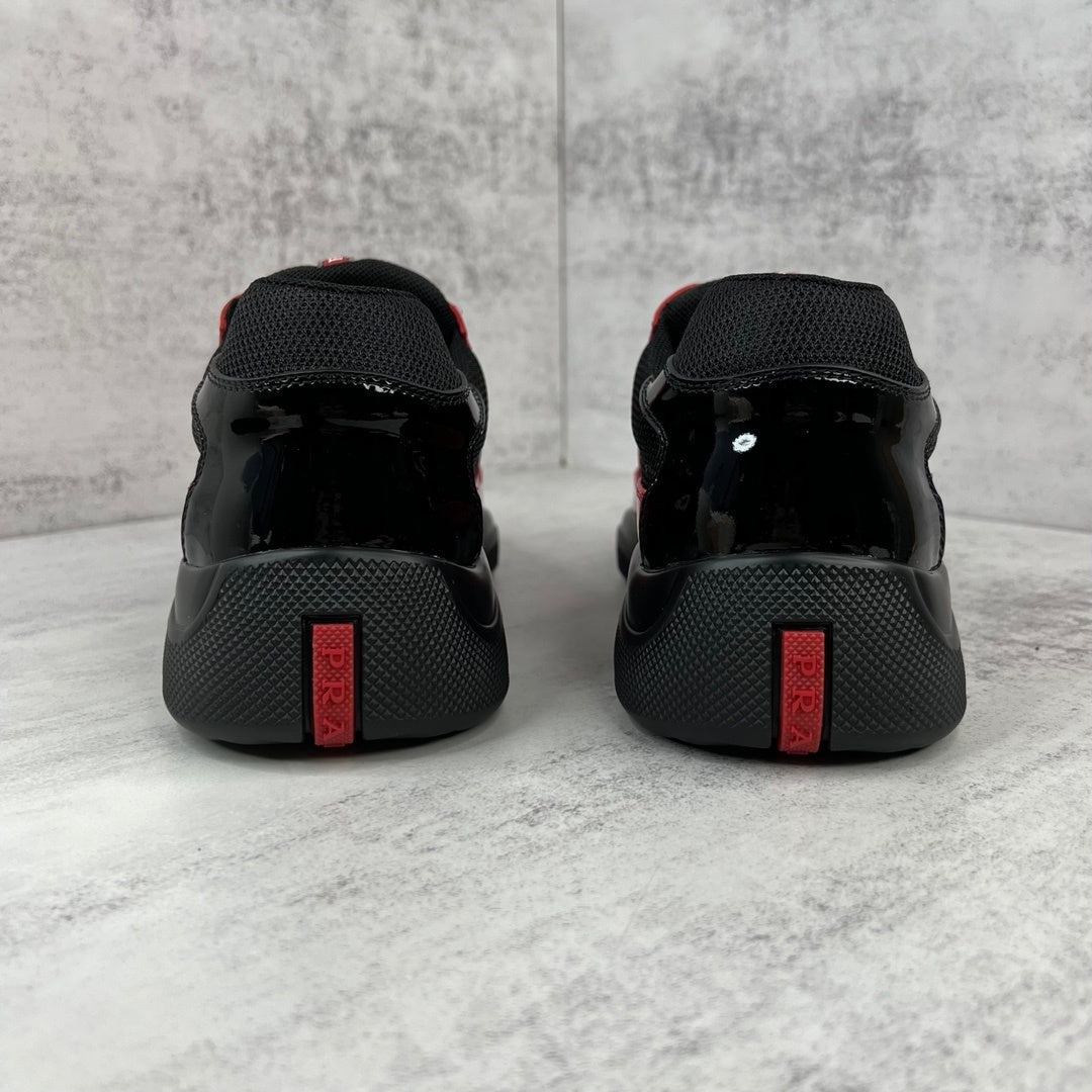 Zapatillas deportivas rojas de alto rendimiento