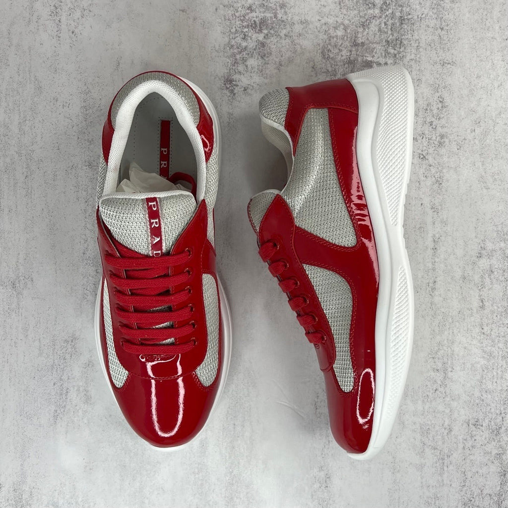 Zapatillas deportivas rojas de alto rendimiento