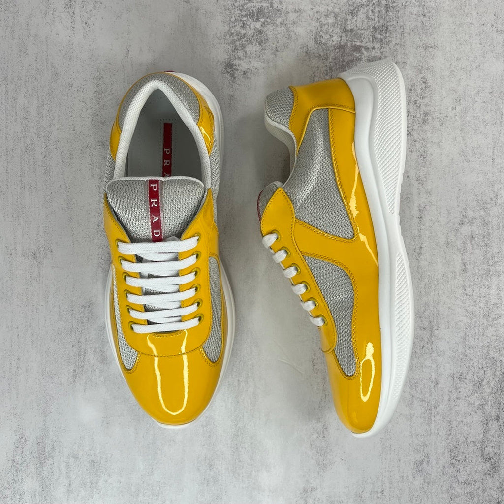 Zapatillas deportivas amarillas de alto rendimiento
