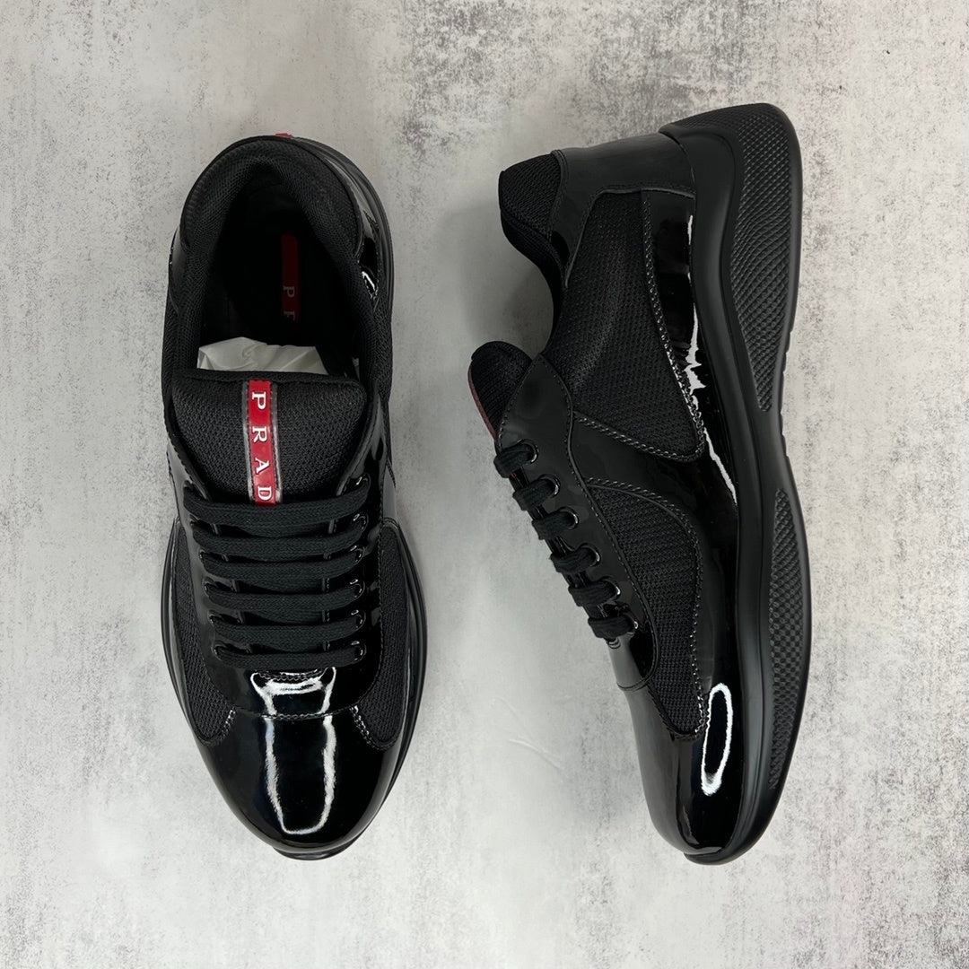 Zapatillas deportivas negras de alto rendimiento