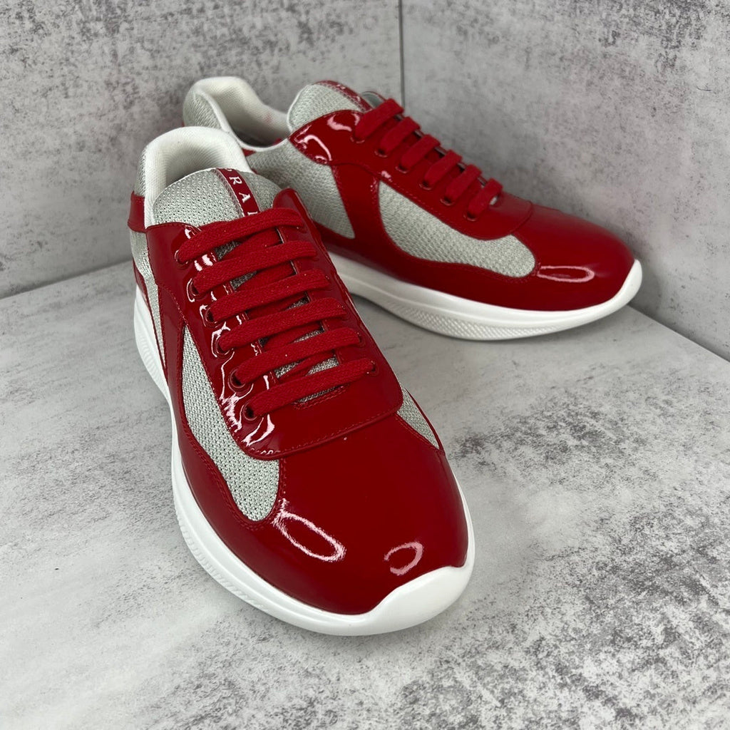 Zapatillas deportivas rojas de alto rendimiento