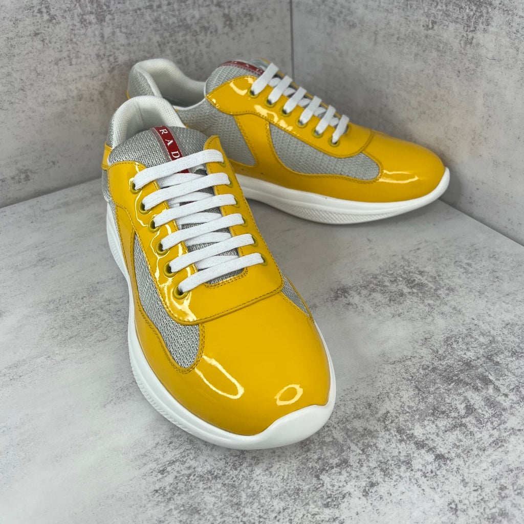 Zapatillas deportivas amarillas de alto rendimiento