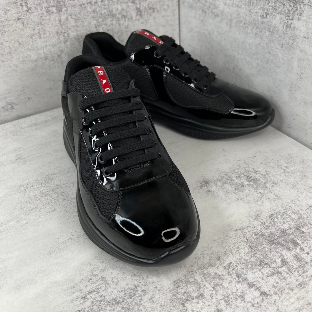 Zapatillas deportivas negras de alto rendimiento