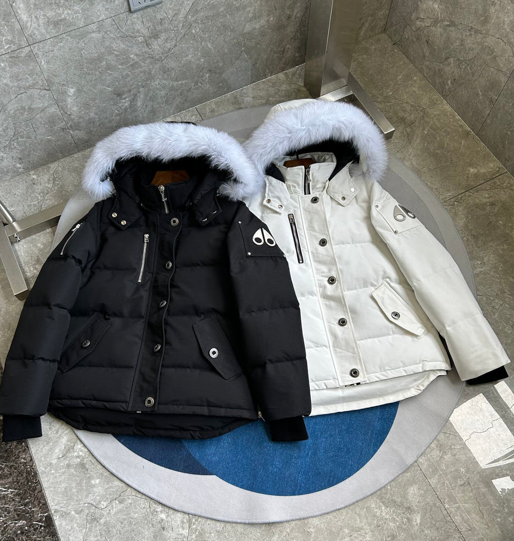 Chaqueta acolchada con capucha de piel