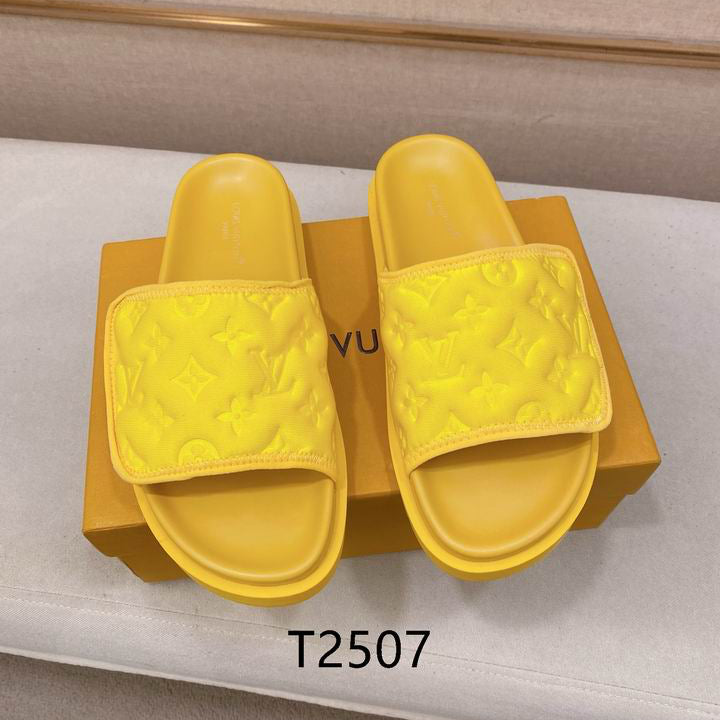 Monogram Summer Slides - Avenor