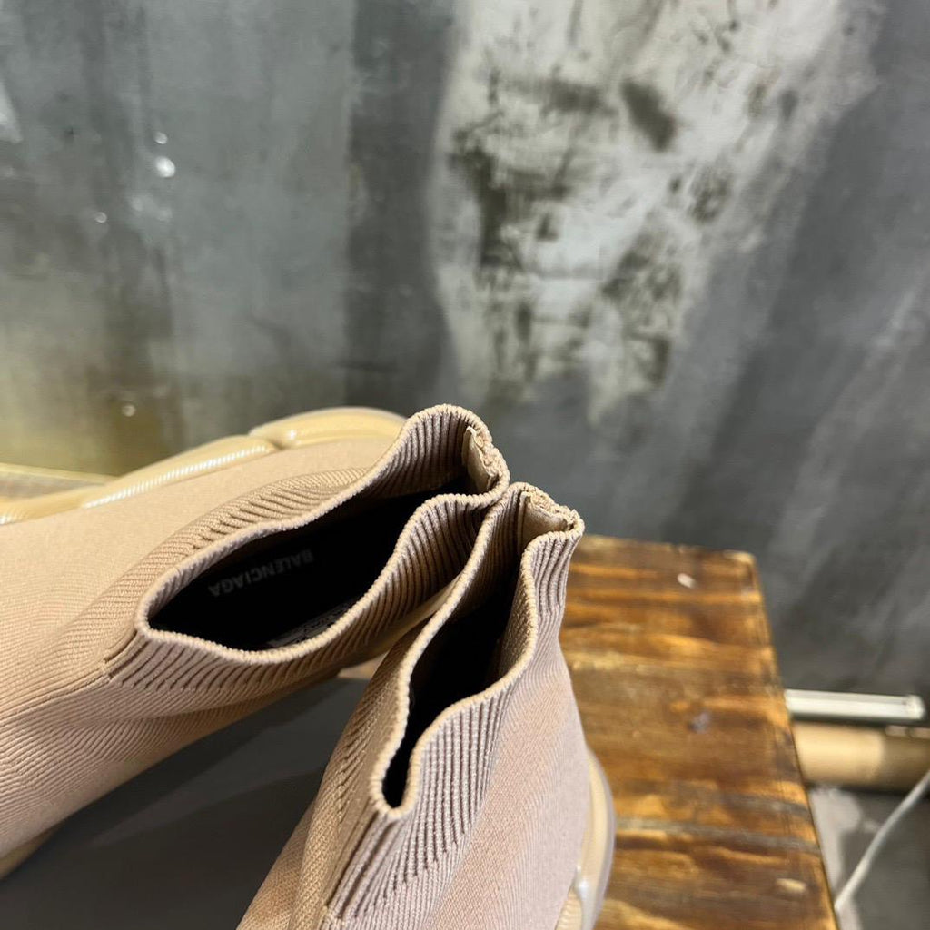 Zapatillas tipo calcetín color beige