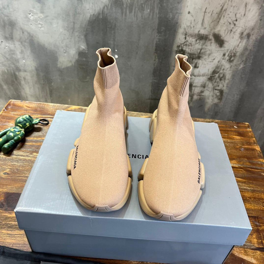 Zapatillas tipo calcetín color beige