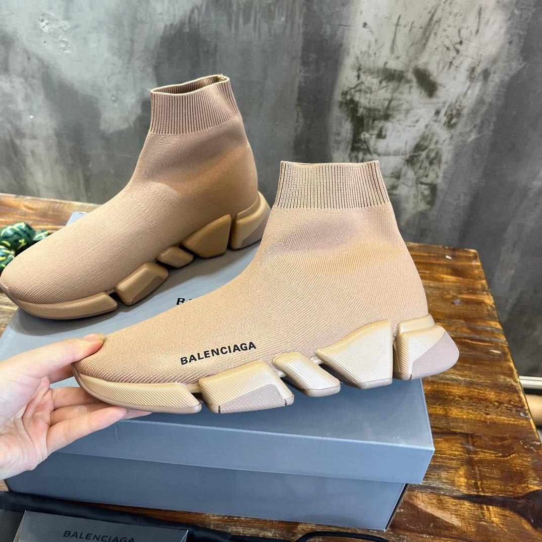 Zapatillas tipo calcetín color beige