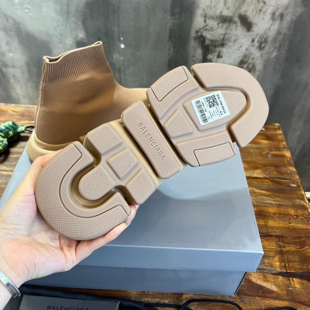 Zapatillas tipo calcetín color beige