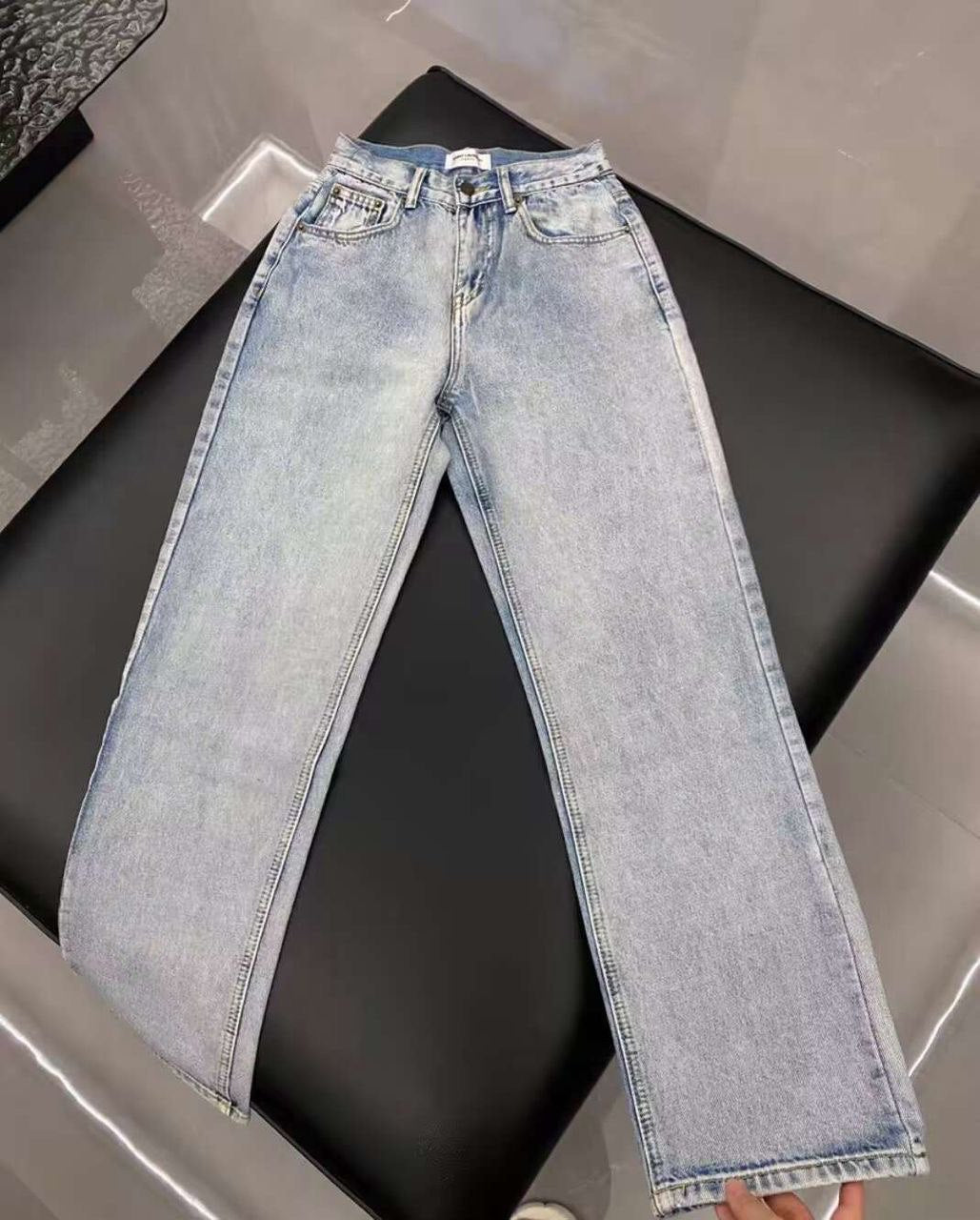 High-wasted jeans