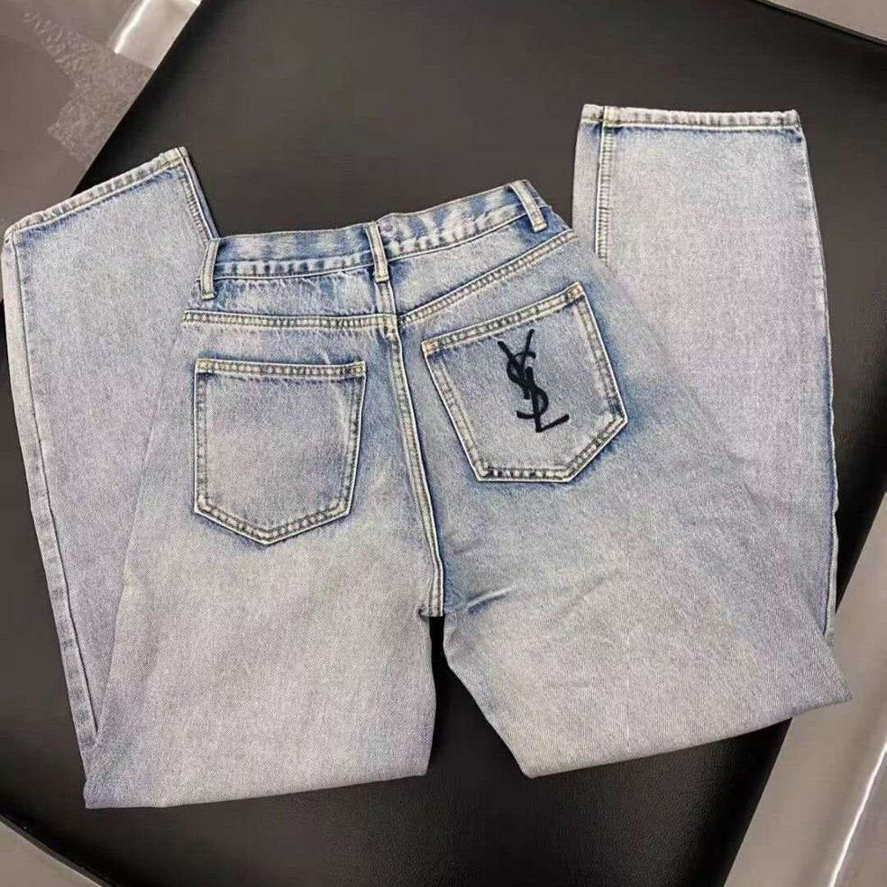 High-wasted jeans