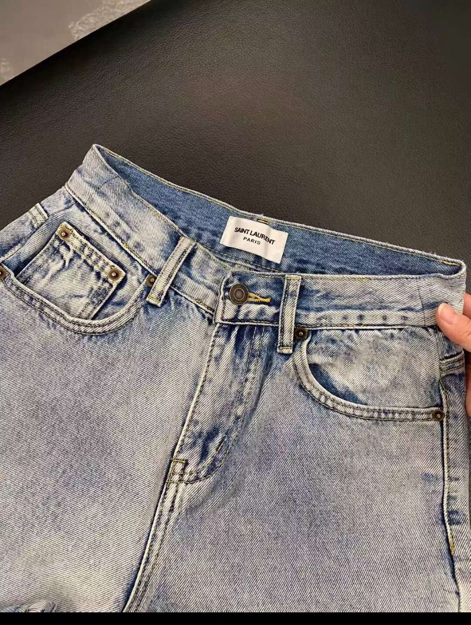 High-wasted jeans