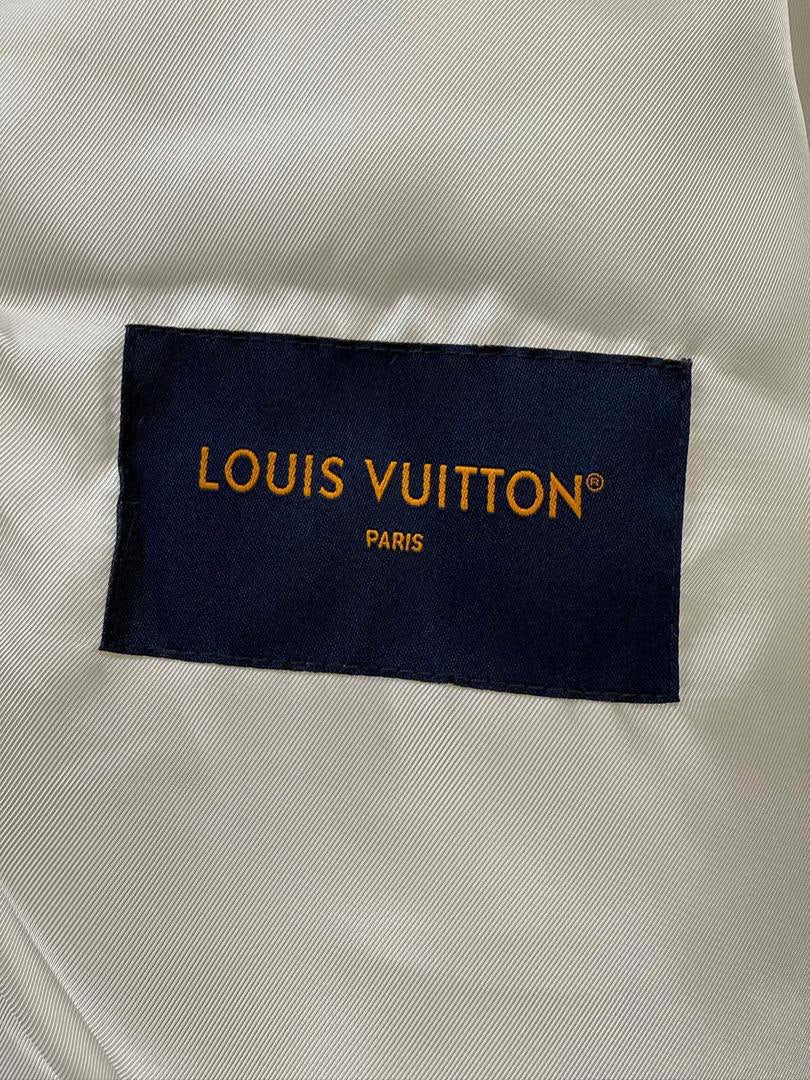 Sudadera blanca con cremallera y piel sintética