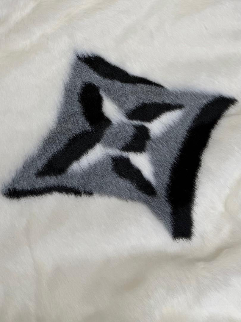 Sudadera blanca con cremallera y piel sintética