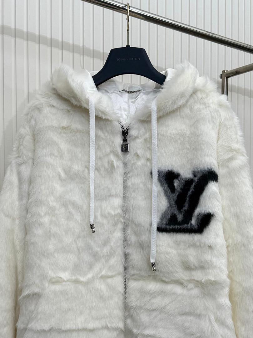 Sudadera blanca con cremallera y piel sintética