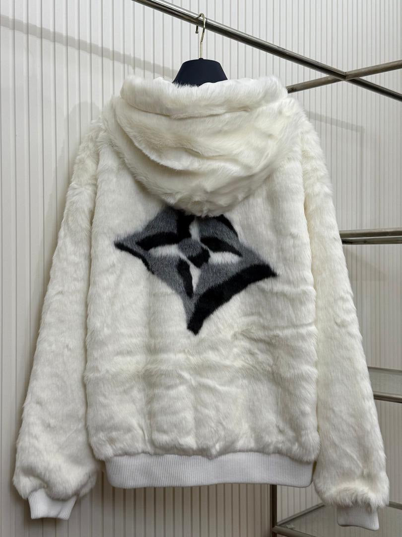 Sudadera blanca con cremallera y piel sintética