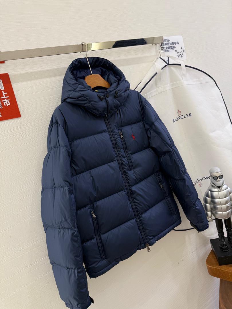 Chaqueta acolchada con capucha azul marino