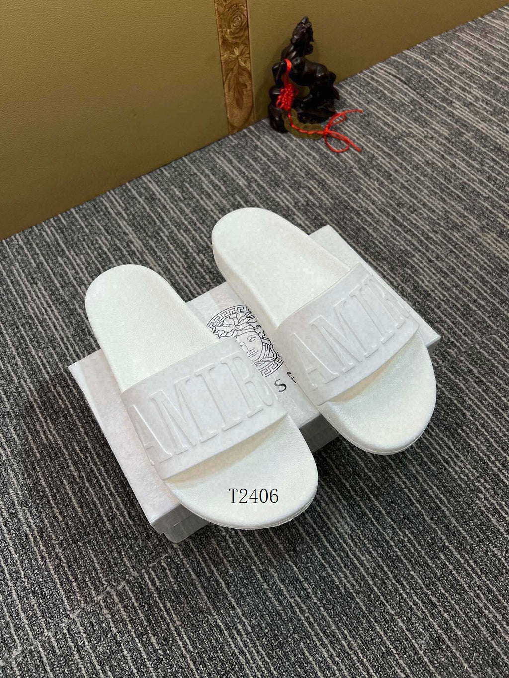 Amore Slides - Avenor