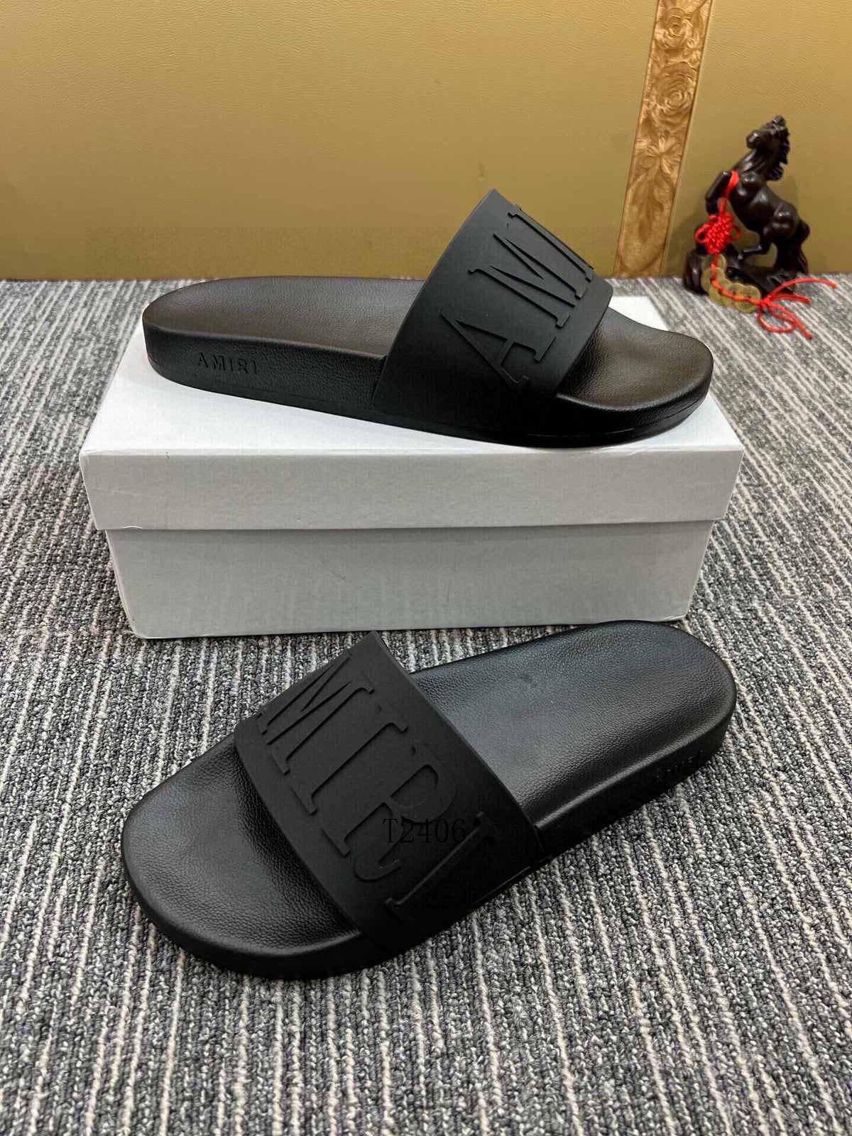 Amore Slides - Avenor