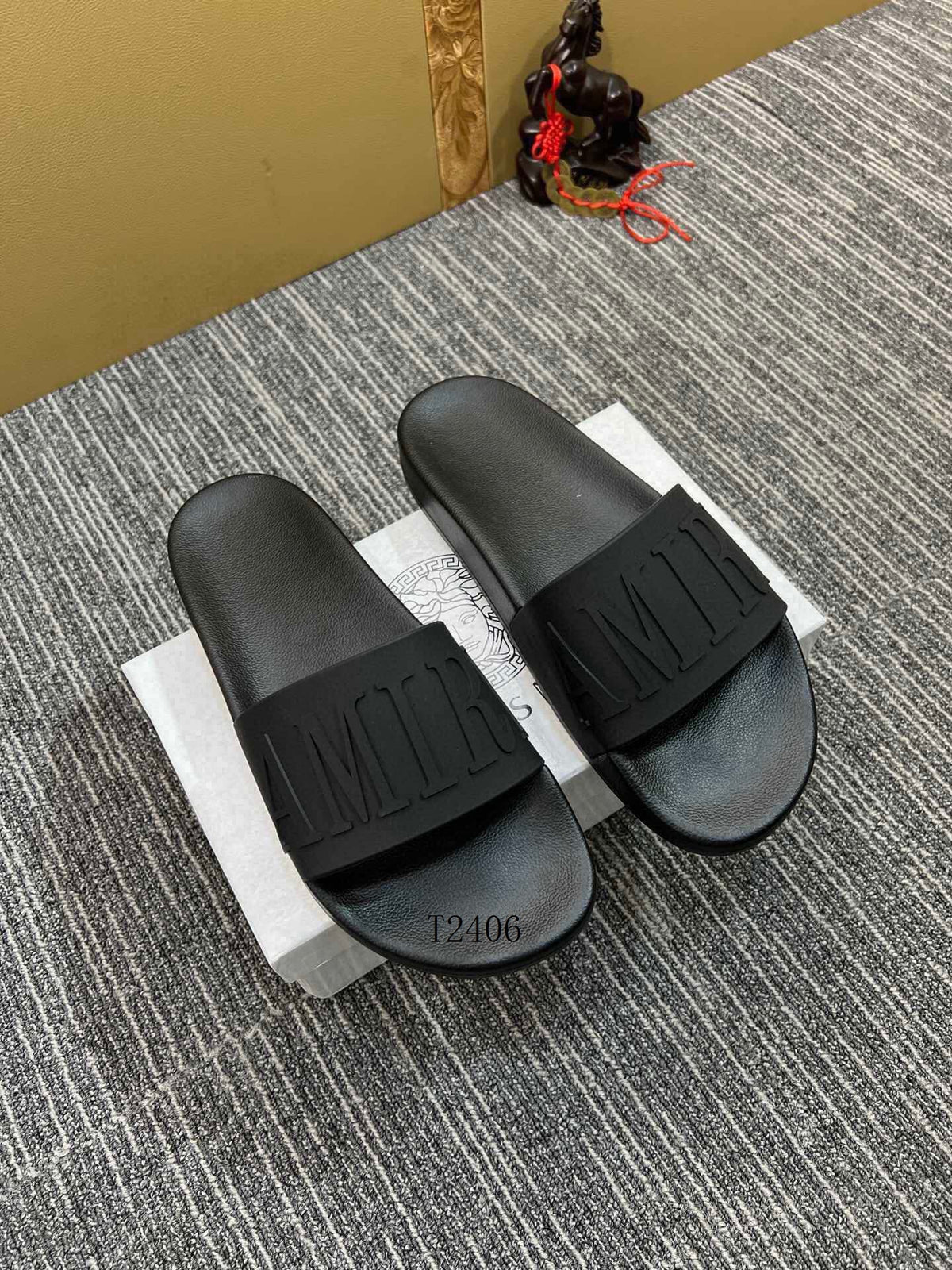 Amore Slides - Avenor
