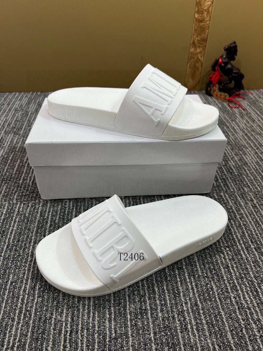Amore Slides - Avenor