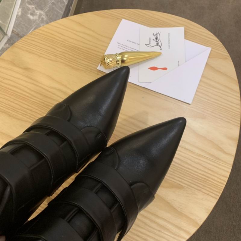Botas con correa de cuero