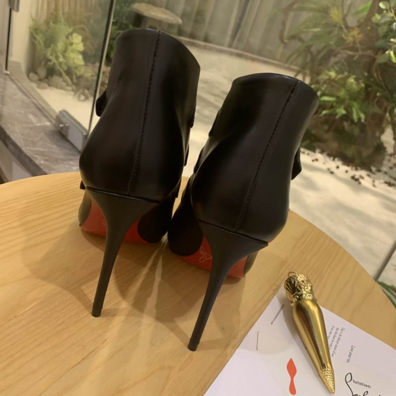 Botas con correa de cuero