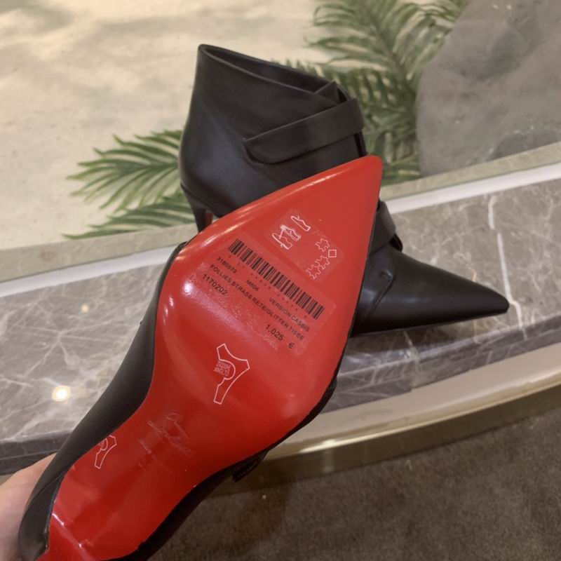 Botas con correa de cuero