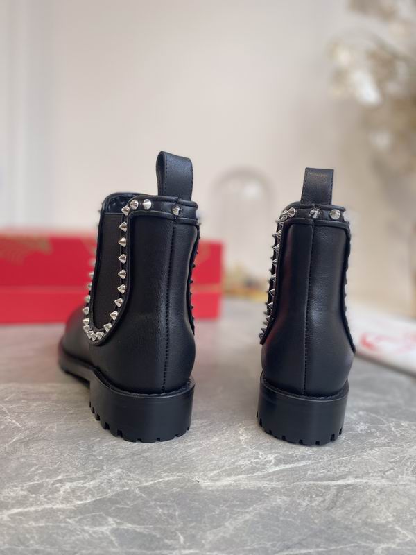 Botas de cuero con tachuelas