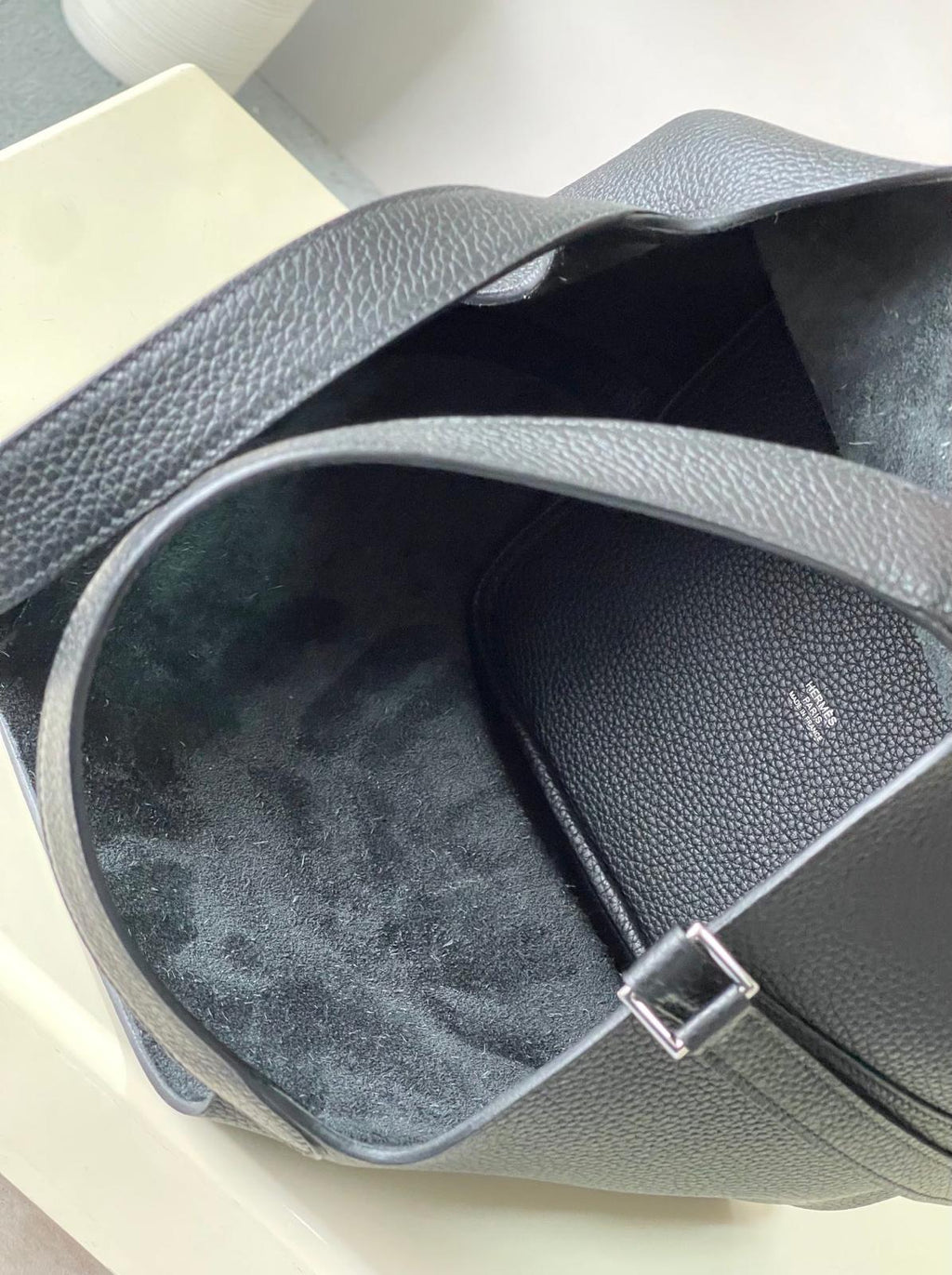 Bolso tipo cubo negro