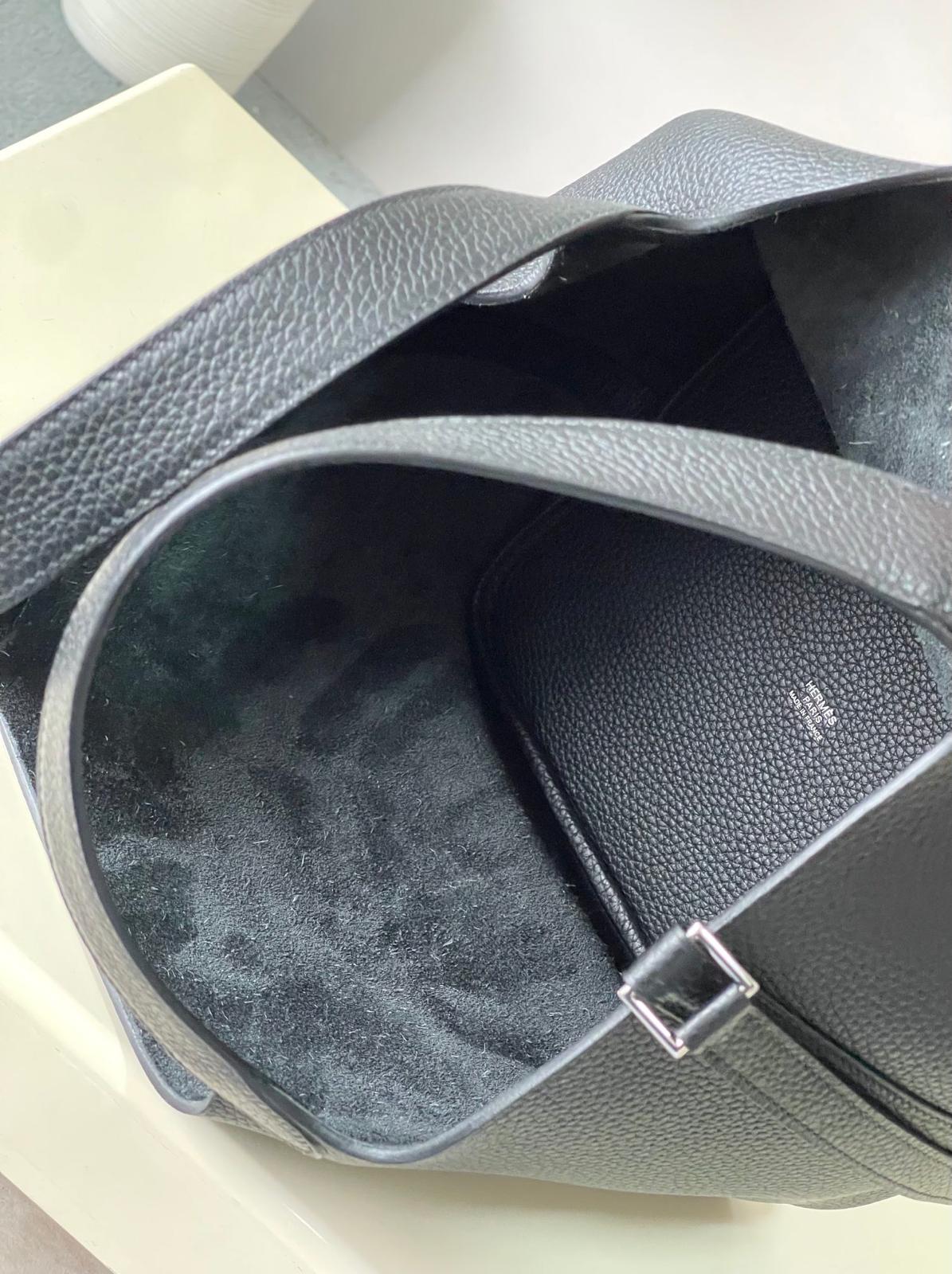 Bolso tipo cubo negro