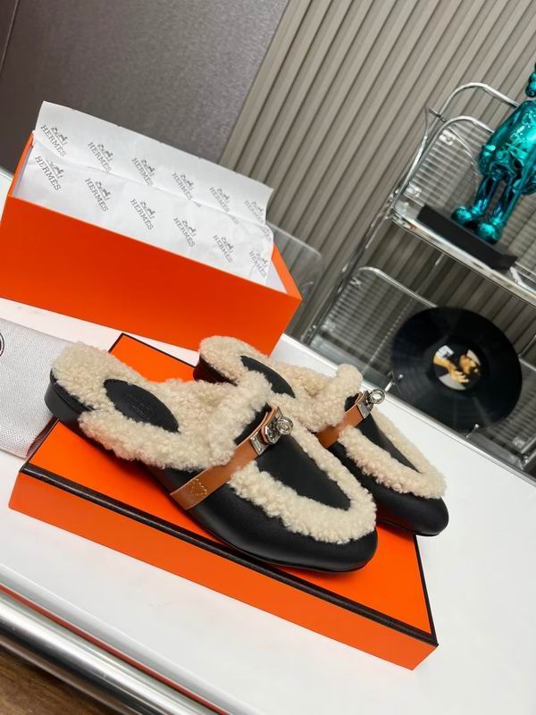 Fur Slip-on loafers