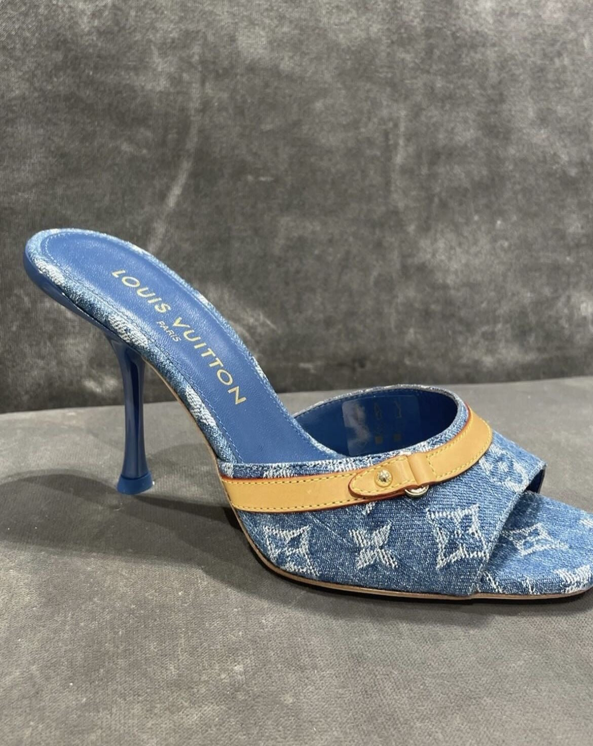 Kitten heels blue