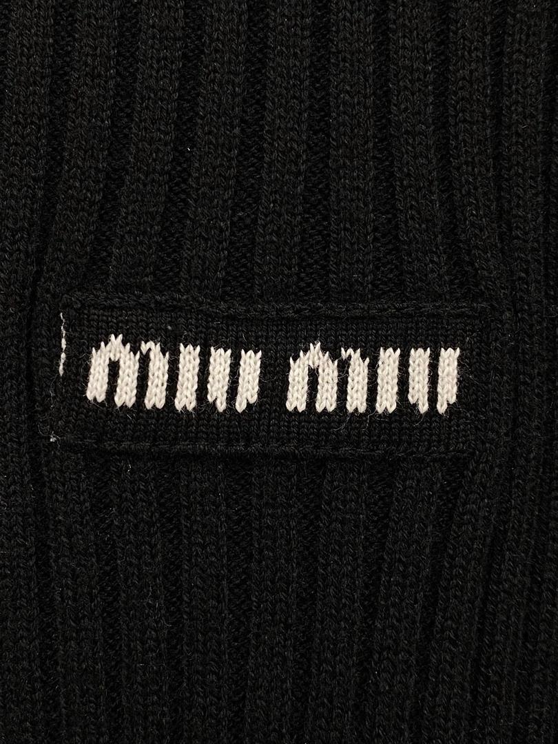 Ribbed Zip-Up Knit Jacket