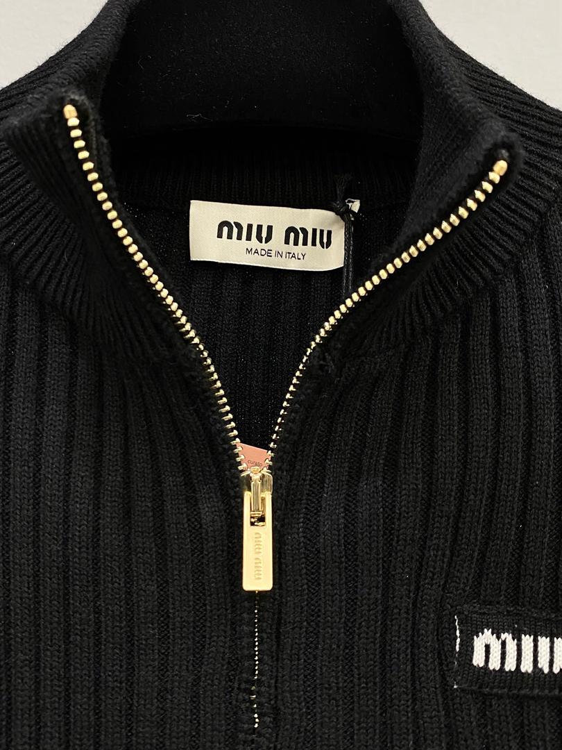 Ribbed Zip-Up Knit Jacket