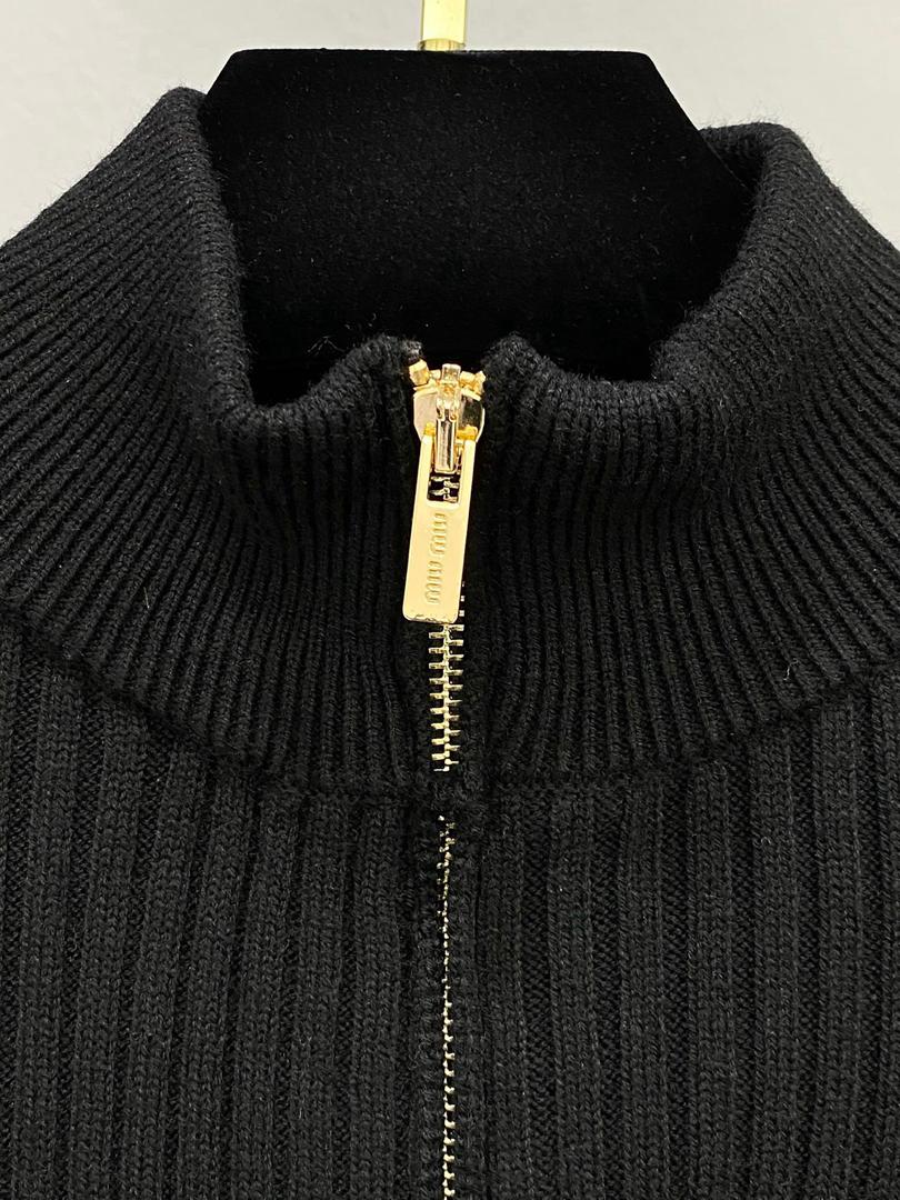 Ribbed Zip-Up Knit Jacket