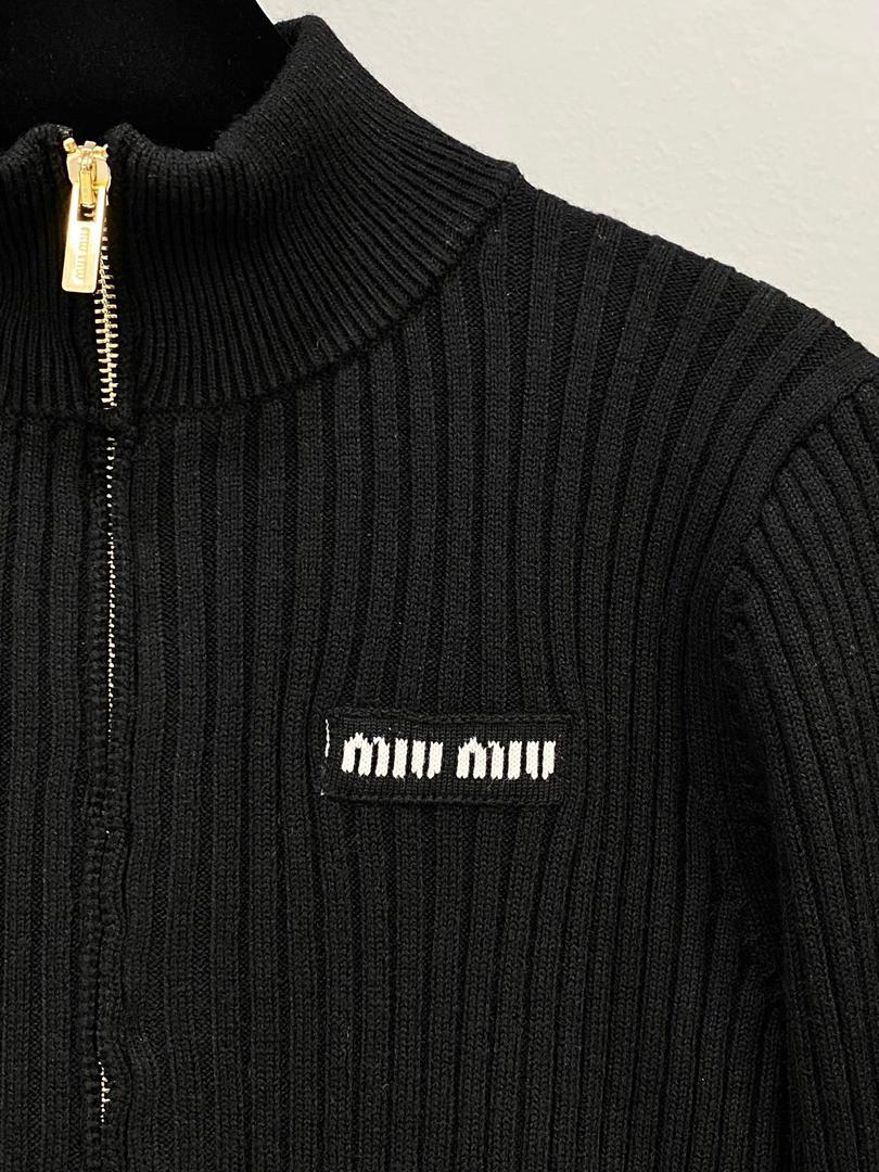 Ribbed Zip-Up Knit Jacket