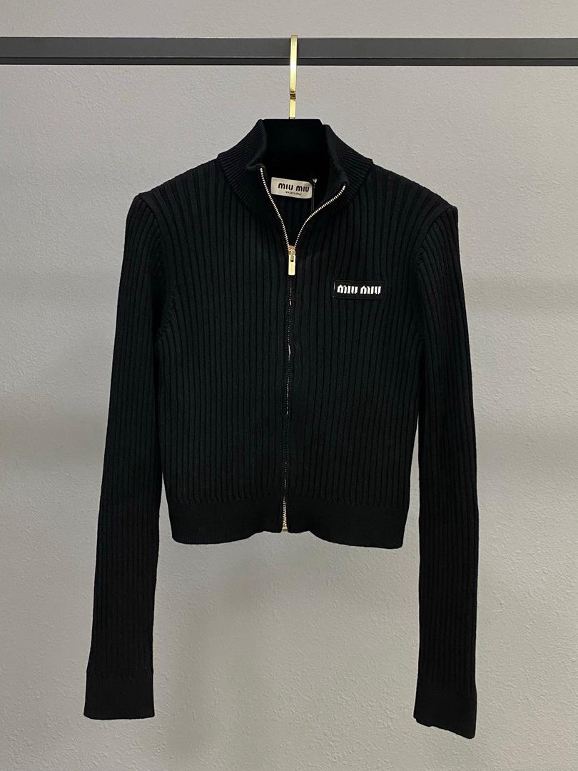 Ribbed Zip-Up Knit Jacket