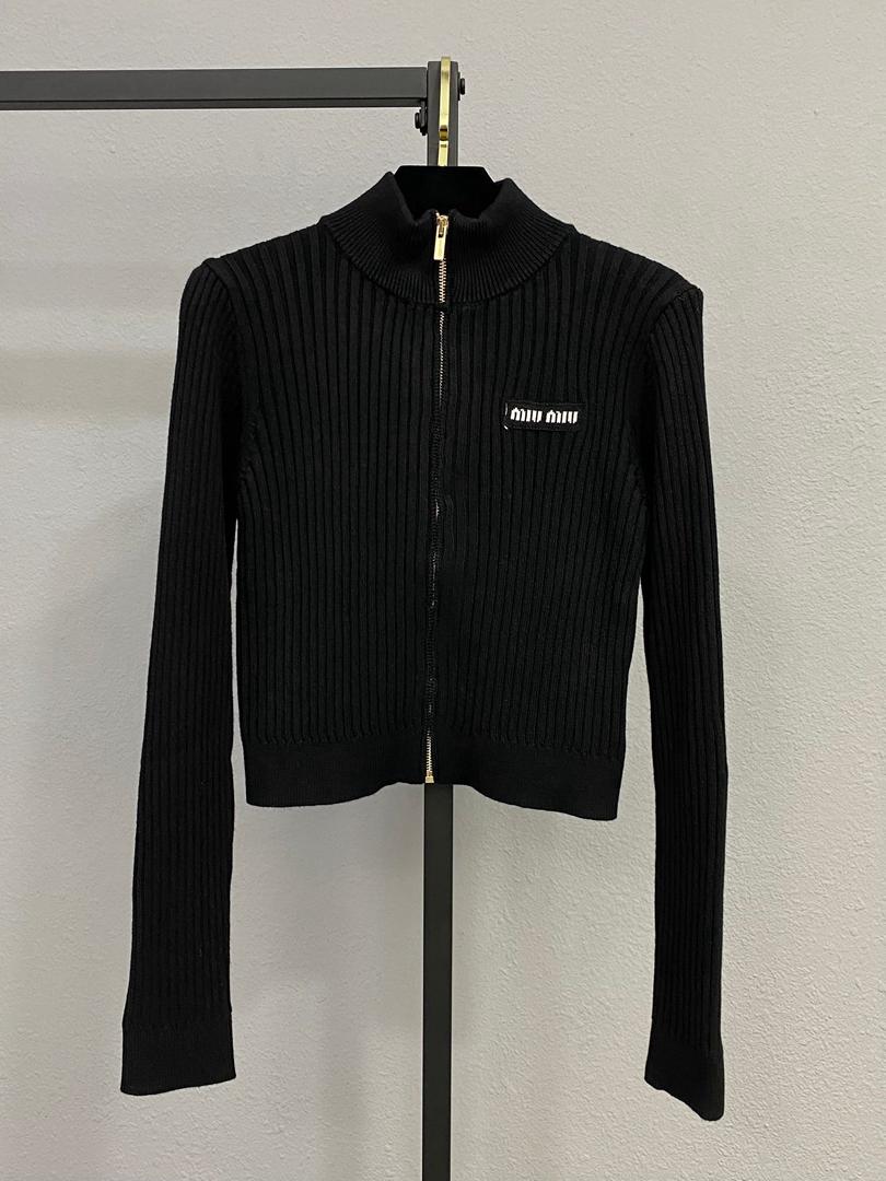 Ribbed Zip-Up Knit Jacket